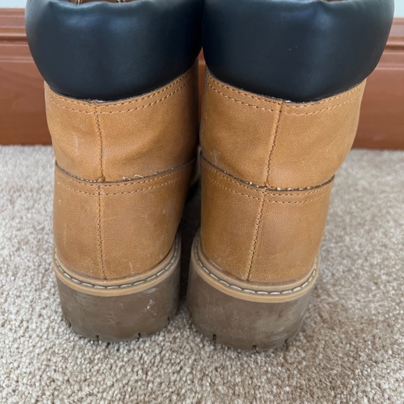 Boots - Picture 4 of 4